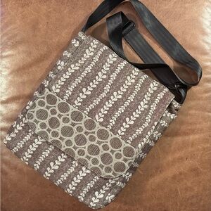 Maruca Large Gray Crossbody Bag